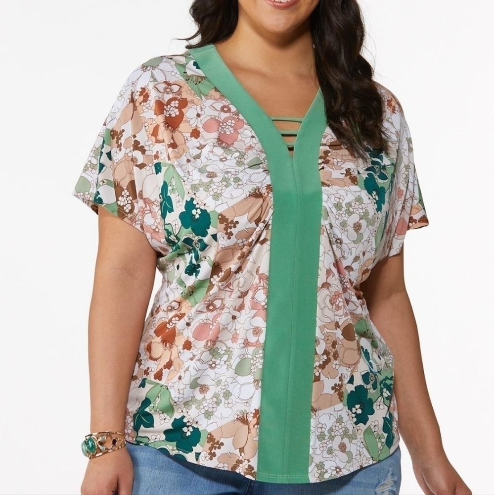 NWT CATO FLORAL SUMMER TOP